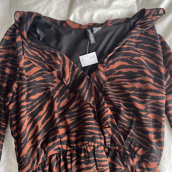 H&M Divided Dress Tiger Print - Picture 4 of 5
